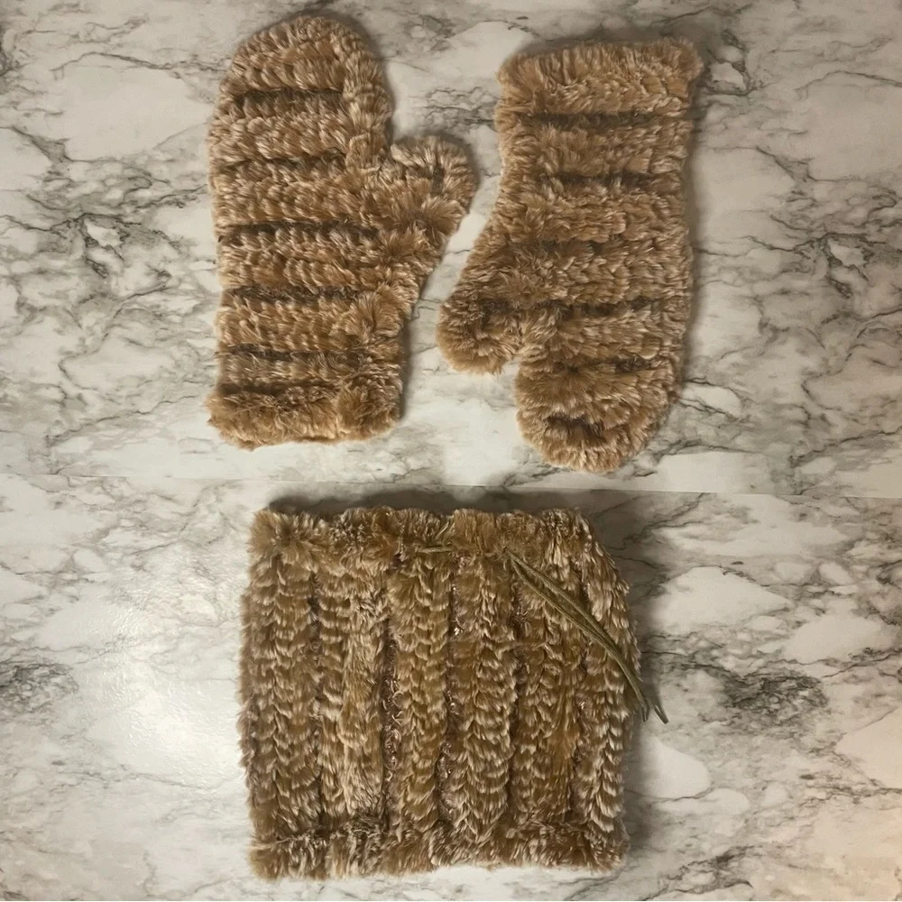 VINTAGE Maryse Roye Matching Knitted Fur Gloves and Hat Set